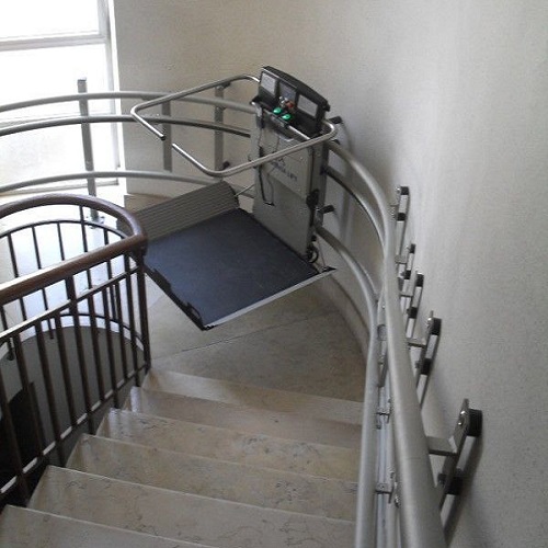 بالابر خانگی برای سالمندان